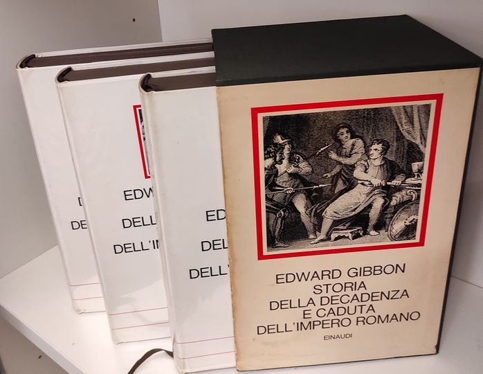 Storia della decadenza e caduta dell'Impero romano,  traduzione di Giuseppe Frizzi ; con un saggio di Arnaldo Momigliano