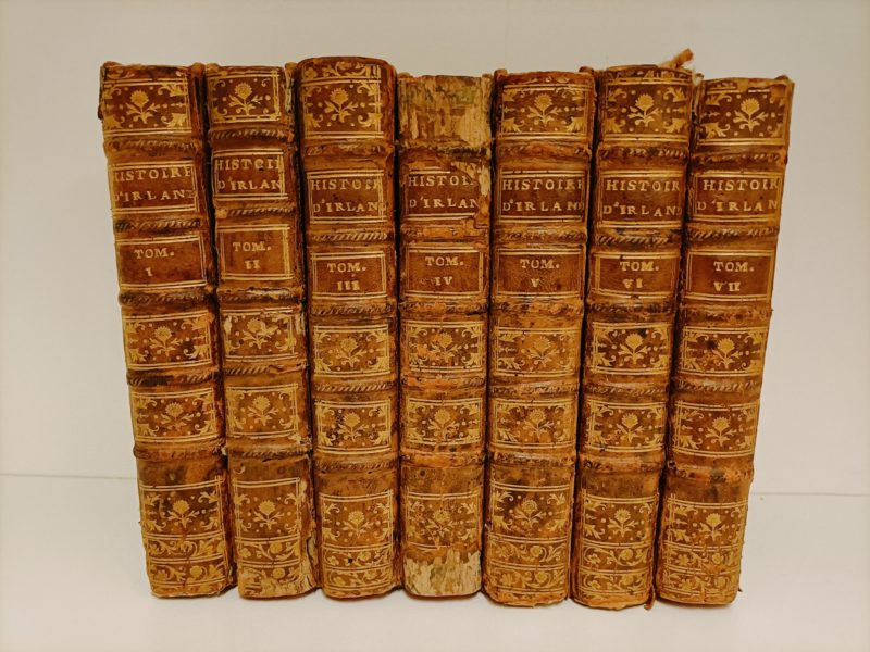 Histoire d'Irlande, depuis l'invasion d'Henri II, avec un Discours prÃ©liminaire sur l'ancien Ã©tat de ce Royaume. Par Thomas Leland, Docteur en Theologie, ancine Membre du College de la TrinitÃ©, . Traduit de l'Anglois. Tome I - VII