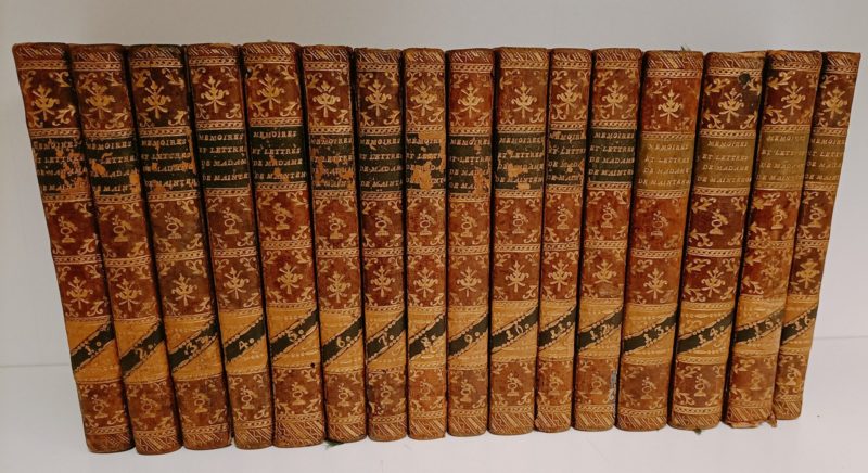 Memoires pour servir a l'histoire de Madame de Maintenon, et a celle du siecle passÃ©; par M. de La Beaumelle.  Nouvelle edition, augmentÃ©e des remarques critiques de Voltaire, tirÃ©es de son essai sur l'histoire gÃ©nÃ©rale. Lettres de Madame de Maintenon [Ã  la suite:] Les Souvenirs de Madame de Caylus per servire il supplemento alle memorie e lettere di Madame de Maintenon [Ã  la suite:] DÃ©fense de Louis XIV. Tome I - XVI