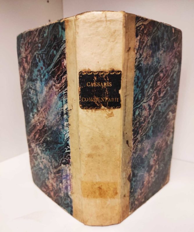 C. Iulii Caesaris commentarii de bello gallico et civili ad usum regiarum scholarum