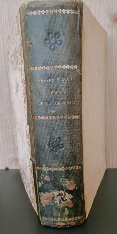 Opere di Q. Orazio Flacco colla traduzione e le annotazioni di Tommaso Gargallo. Unito insieme a: A. Persio Flacco, Vita, Introduzione e Satire, (manca il frontespizio); D. Giunio Giovenale, Vita, Nicolai Rigaltii De satira Juvenalis Dissertatio, (manca il frontespizio)