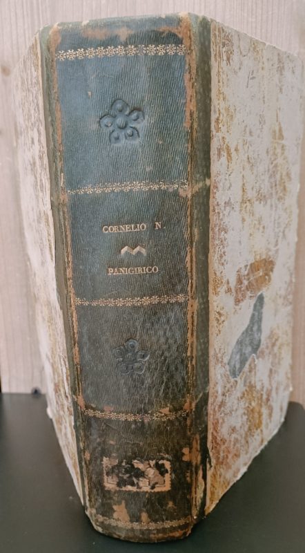 Le vite degli eccellenti comandanti. Traduzione di Pier Domenico Soresi riveduta da A. R. ; fatti italiani anche i frammenti e le sceltissime annotazioni de' varii. Unito a: I dieci libri delle lettere di C. Plinio Cecilio Secondo tradotte ed illustrate dal cav. Pier Alessandro Paravia colle annotazioni de' varii, aggiuntevi quelle di E. Gros, Venezia, Antonelli, 1837 (manca il frotespizio)