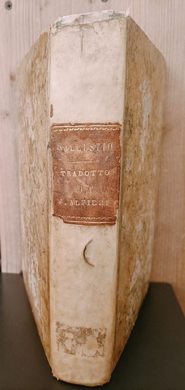 Le Opere di Crispo Sallustio recate in italiano da Vittorio Alfieri. Unito insieme a: I commentarii di C. Giulio Cesare recati in italiano da Camillo Ugoini, Napoli, idem, 1863; Della natura delle cose poema di Tito Lucrezio Caro versione di Alessandro Marchetti, Napoli, Edit. Biblioteca latina-italiana, 1861; Le favole di Fedro tradotte da Gio. Crisostomo Trambelli, Napoli, Edit. Biblioteca latina-italiana, 1862