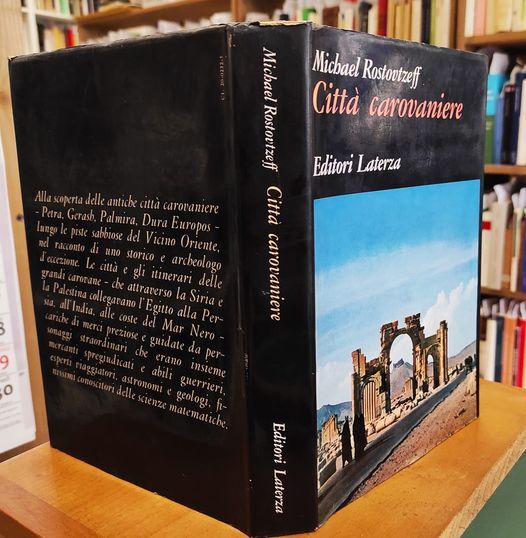 Citt?? carovaniere, a cura di Antonino Di Vita ; prefazione di Giovanni Pugliese Carratelli