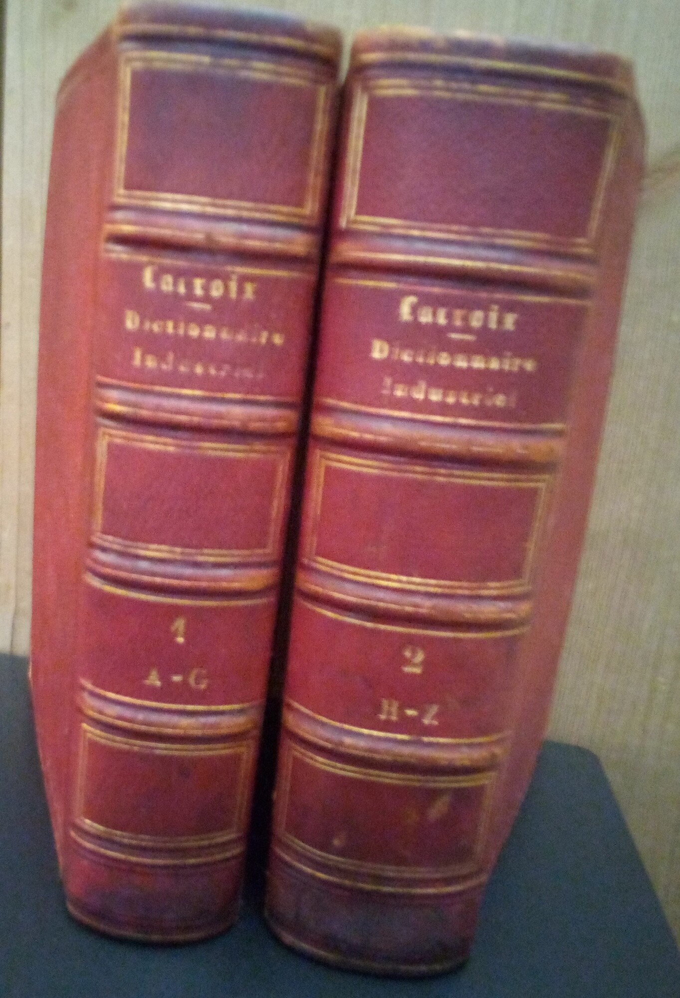 Dictionnaire Industriel ?? l'usage de tout le monde ou les 100.000 secrets et recettes de l'Industrie moderne. Avec la traduction anglaise et allemande des mots techniques et usuels. Avec le concours de MM. Les r??dacteurs des Annales du G??nie civil. Tome premier, A-G, et second, M-Z.