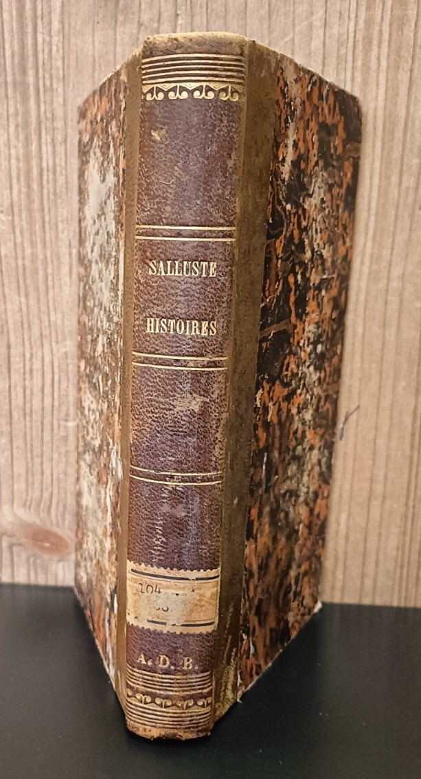 Les histoires de Salluste, traduites en fran??ois, avec le texte latin et des notes critiques, par Beauz??. Huiti??me ??dition, revue soigneusement, avec table g??ographique