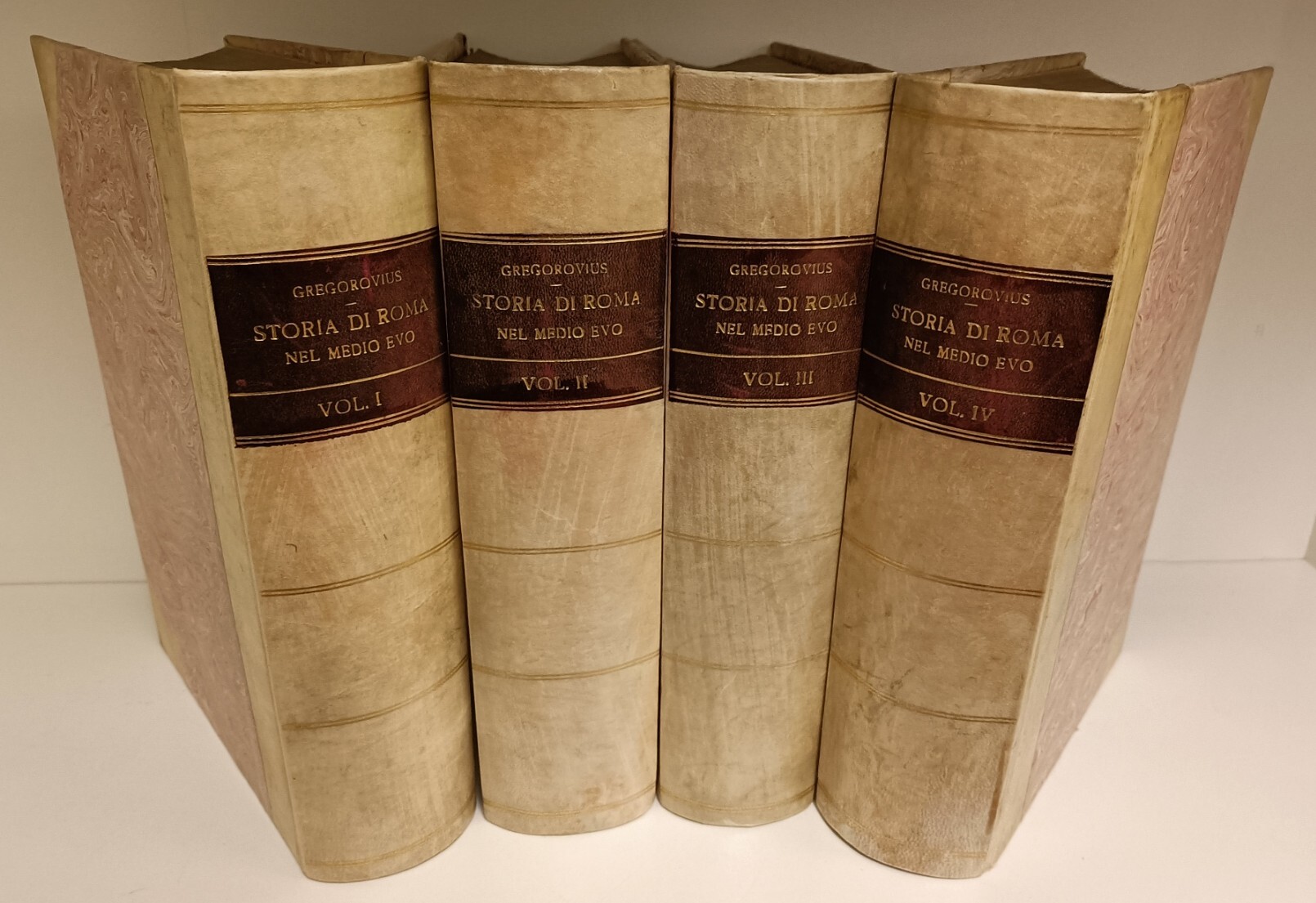 Storia della citt?? di Roma nel Medio Evo. Illustrata nei luoghi, nelle persone, nei monumenti