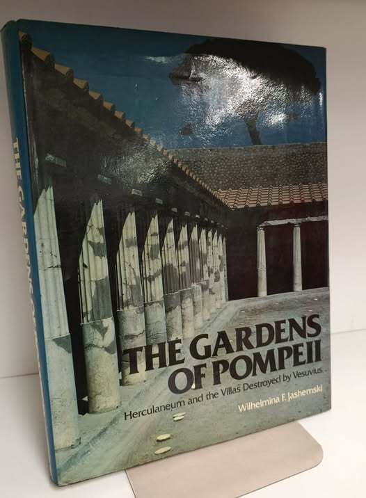The gardens of Pompeii : Herculaneum and the villas destroyed by Vesuvius, photograph, drawnings and plans Stanley A. Jashemski