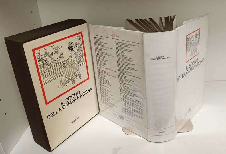 Il sogno della camera rossa : romanzo cinese del secolo 18.,  con ventisette illustrazioni originali di Kai Ch'i. Traduzione di Clara Bovero e Carla Pirrone Riccio