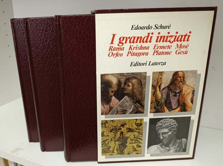 I grandi iniziati : storia segreta delle religioni. 3 volumi in cofanetto: 1: Rama, Krishna, Ermete  2: Mose, Orfeo, Pitagora 3: Platone, Ges??