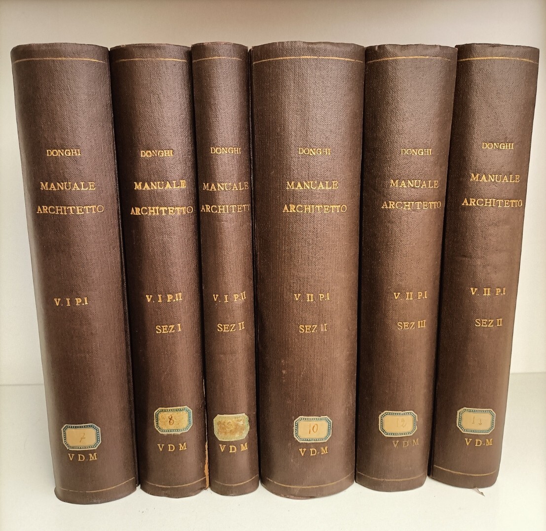 Manuale dell'architetto per cura dell'architetto Daniele Donghi. Vol. 1,1, Materiali, elementi costruttivi e finimenti esterni delle fabbriche. Vol. 1,2, Sez. 1 e 2, Elementi complementari od accessori e finimenti interni. Vol. 2, 1, Sez. 1, 2 e 3, La composizione architettonica